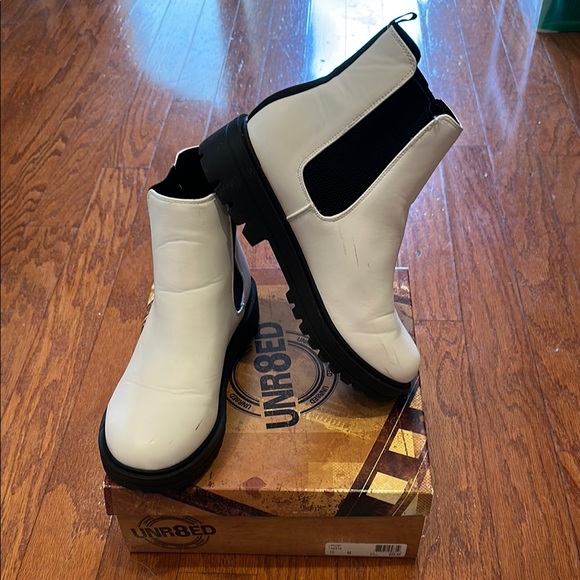 Women's White Ankle Boots - Picture 1 of 1